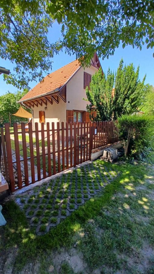 Relax II. Vendégház Dunapataj Exterior foto